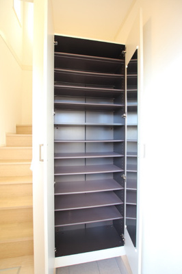 内側に鏡がついた下駄箱♪