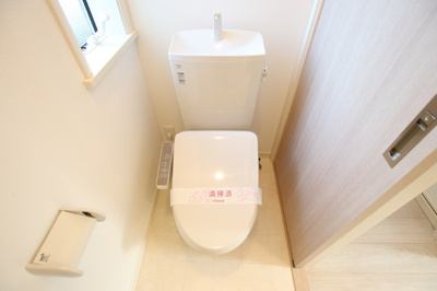 小窓があるトイレ