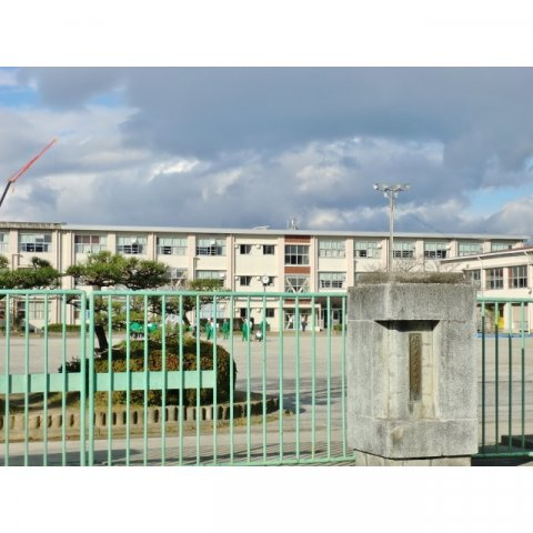岐阜市早田栄町１丁目の駐車場の周辺|早田小学校