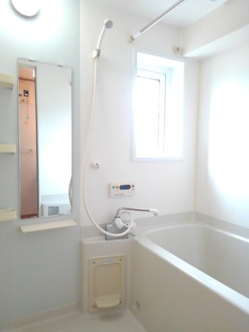 ヴィラノールＦの浴室|落ち着いた空間のお風呂です