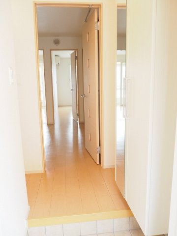 サン　プロミネンス　Ａの玄関|毎日通る玄関はこちらです