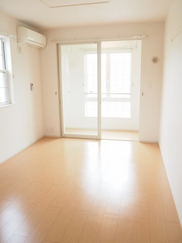 サン　プロミネンス　Ａの内装|明るい色調の室内です