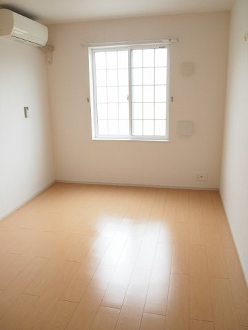 サン　プロミネンス　Ａの内装|明るい色調の室内です