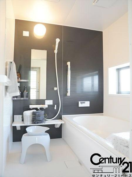 柏原市法善寺３丁目 ２号棟 ／新築一戸建の内観：施工例|■ゆったりしたサイズの浴室です！足を伸ばしての入浴は疲れも癒してくれます！■