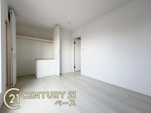 柏原市大正３丁目 ２号地 ／新築一戸建の収納|■現地撮影写真■冬物のコートや季節のものなどたくさんしまえる広さ！
