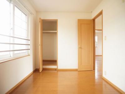 【寝室】 | ポニーヒルズＢ | 清潔感のあるきれいな洋間です♪