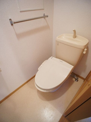 【トイレ】 | ポニーヒルズＢ | 温水洗浄暖房便座機能付きです♪