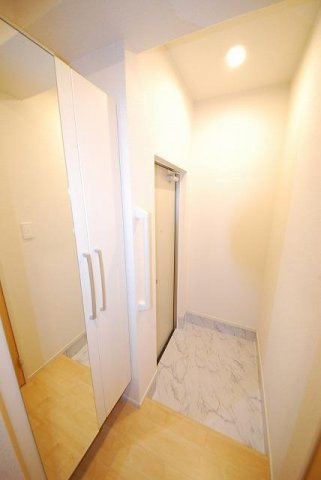 シャンゼリゼの玄関