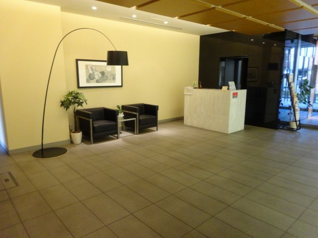 メゾンカルム本郷のエントランス