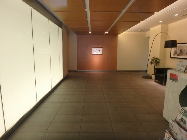 メゾンカルム本郷のエントランス