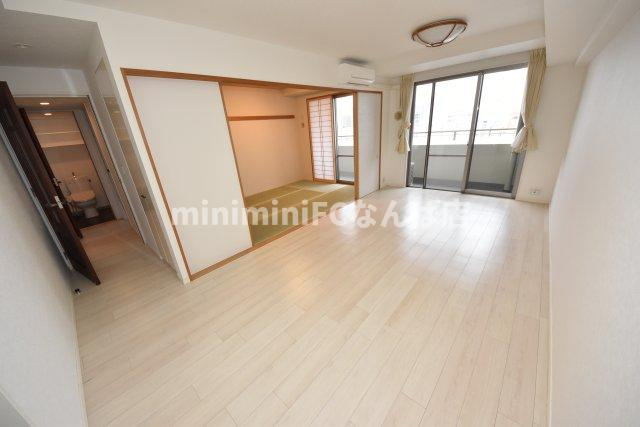 カスタリア上町台の居間・リビング