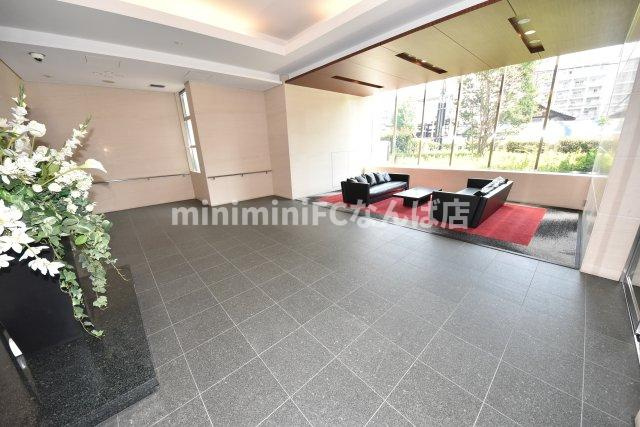 カスタリア上町台のエントランス