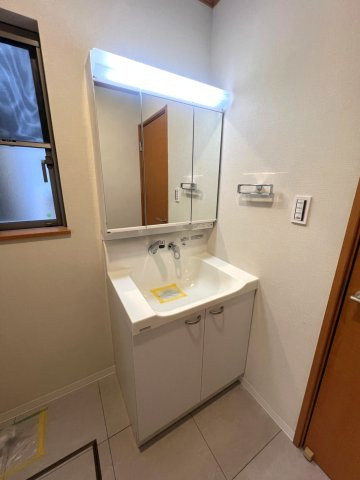 草加市北谷二丁目戸建の洗面所