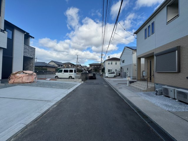 Adoble+アドブル＋小倉南区若園2丁目4期　【小倉南区　新築戸建て】の前面道路含む現地写真|現地撮影2025,12,12　Adoble+アドブル＋小倉南区若園2丁目4期　【小倉南区　新築戸建て】