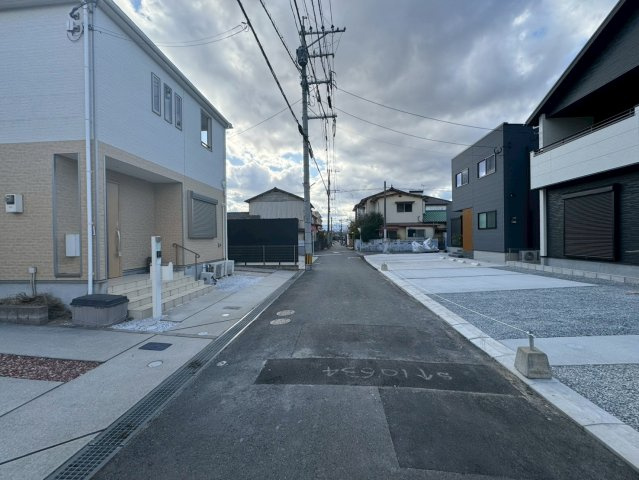 Adoble+アドブル＋小倉南区若園2丁目4期　【小倉南区　新築戸建て】の前面道路含む現地写真|現地撮影2025,12,12　Adoble+アドブル＋小倉南区若園2丁目4期　【小倉南区　新築戸建て】
