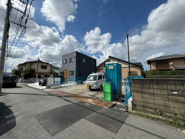 Adoble+アドブル＋小倉南区若園2丁目4期　【小倉南区　新築戸建て】の前面道路含む現地写真|現地撮影　2025,10,20　Adoble+アドブル＋小倉南区若園2丁目4期　【小倉南区　新築戸建て】