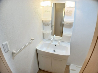 【洗面所】 | サンフラワー | 忙しい朝には欠かせない洗面所です