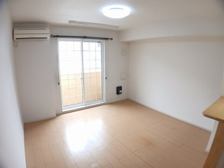 【内装】 | サンフラワー | 明るい色調の室内です