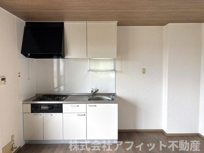 【キッチン】 | フレッシュグリーン21 B棟 | 吊戸棚付き