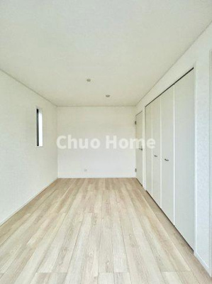 【洋室】 | 葛飾区西水元6丁目新築分譲住宅 | 【洋室】快適に過ごす条件は、一人ひとり違います。だからこそ飾り過ぎないシンプルな内装と偏り過ぎないデザインで統一しております。居住していく中でオーナー様だけの【マイホーム】に創り上げて下さい