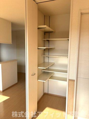 【その他】 | メゾンソレイユ A棟 | リビング収納