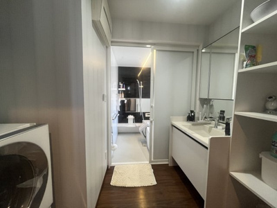 【独立洗面台】 | 北区中仙道1丁目 | 2階：広々とした洗面台なので、朝の忙しい時間帯に夫婦やお子様と一緒に並んで支度をしても余裕があります。