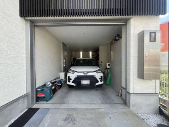 【駐車場】 | 北区中仙道1丁目 | ビルトインガレージなので、大切な愛車を雨風から守ってくれます。