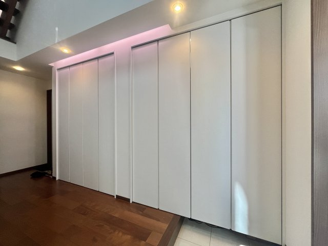 【収納】 | 北区中仙道1丁目 | 1階：玄関横の収納。靴など大容量で収納ができます。