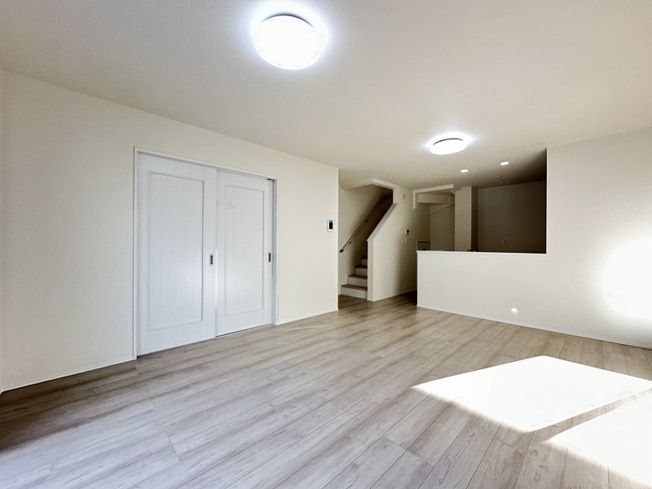 【外観】 | 新座市畑中2丁目　新築一戸建住宅　全1棟　(丸井志木店) | 現地(2025年11月撮影)／ZEH水準の省エネ住宅