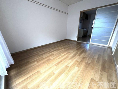 【居間・リビング】 | ヴェルデュこんどう | 洋室6帖