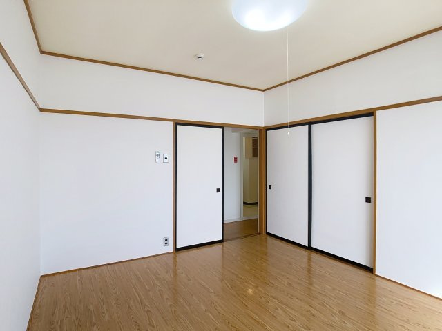 ガーデンコート篭田の玄関