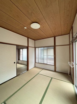 開放的な寝室です