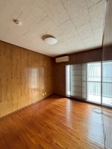 コンパクトで使いやすい洋室です