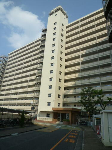 寝屋川サンハイツB棟の外観|新しい生活にいかがでしょうか？外観はお住まいの顔になります。こだわりたいポイントですね。水回りリフォームやリノベーションも承ってます。
■現地見学・資金計画相談・住宅ローン相談もお問合せ受付中■