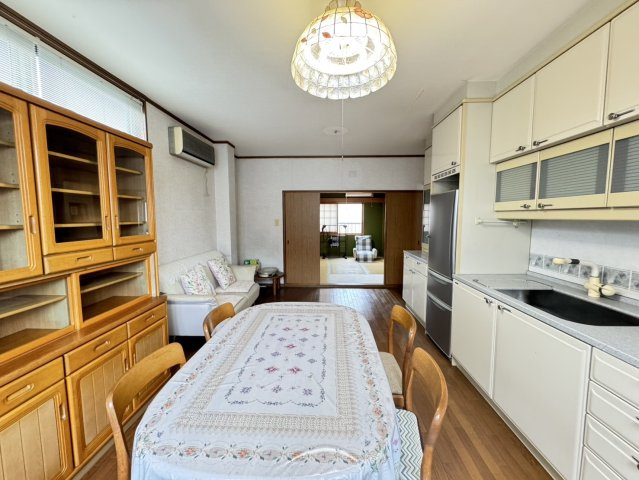 若菜通6丁目戸建の居間・リビング