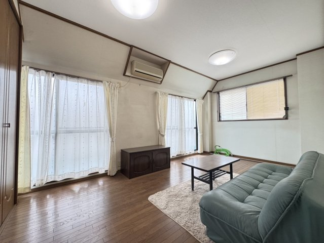 若菜通6丁目戸建の洋室