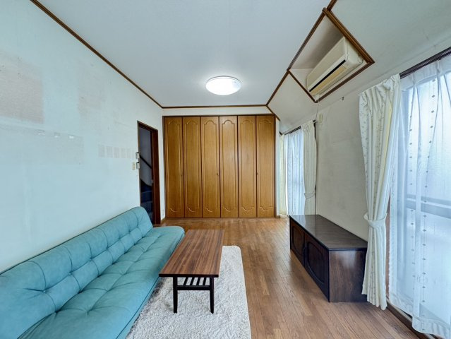 若菜通6丁目戸建の洋室