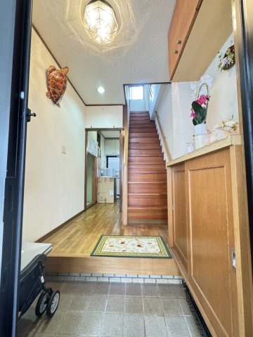若菜通6丁目戸建の玄関