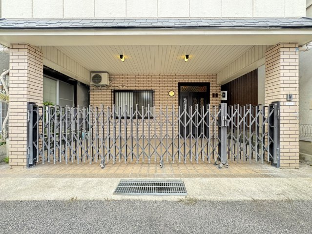 若菜通6丁目戸建の駐車場