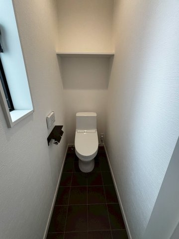 泉佐野市日根野戸建のトイレ