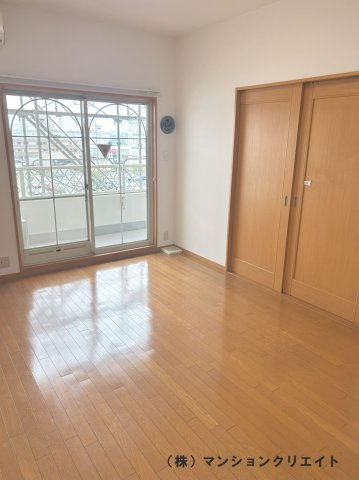 プチアベニュー高木の居間・リビング|LDK13.0帖