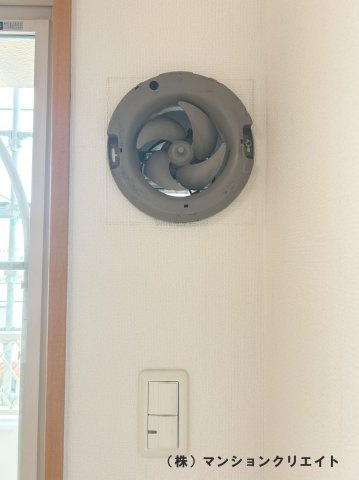 プチアベニュー高木の設備|リビングダイニングの換気扇