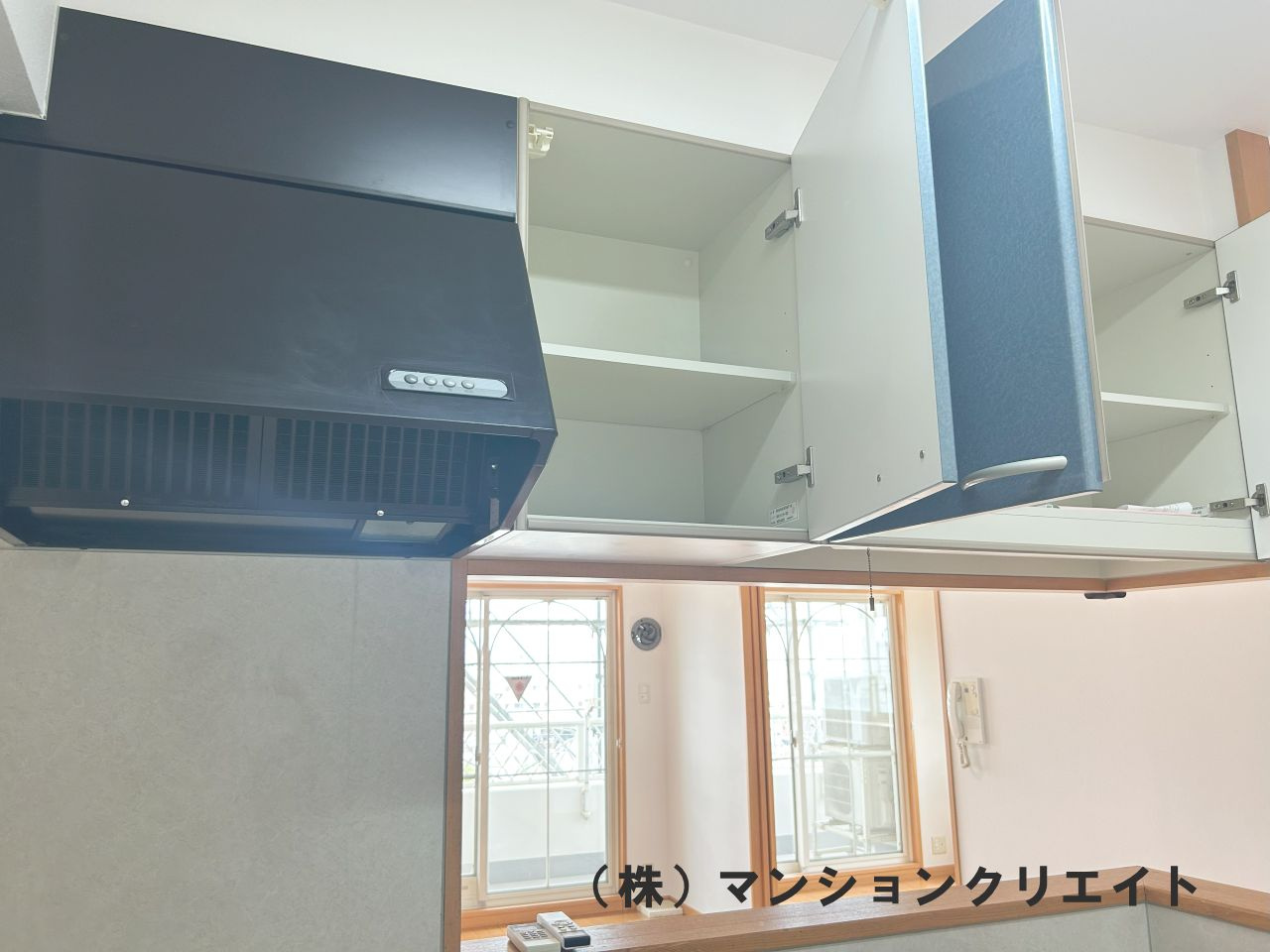 プチアベニュー高木の収納|キッチンの吊戸棚です