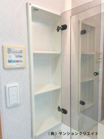 プチアベニュー高木の収納|左手側には作り付けの収納付きです