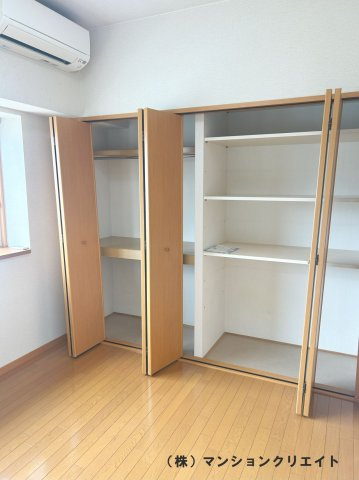 プチアベニュー高木の収納|洋室5.0帖のクローゼット