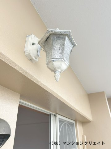 プチアベニュー高木のその他|バルコニーにあるライト