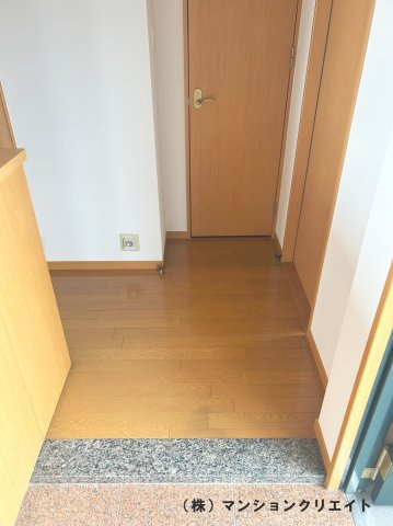 プチアベニュー高木の玄関|段差がほとんどないのでバリアフリーで使いやすい玄関です