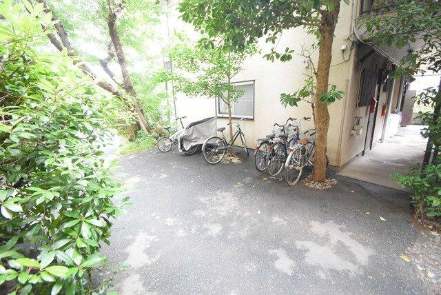 川崎市多摩区登戸の賃貸マンションの庭