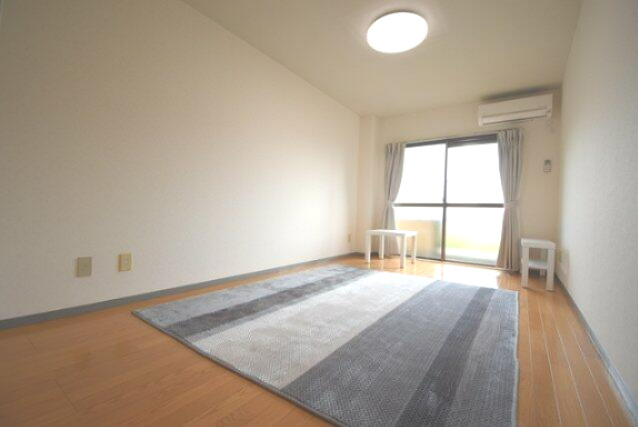 川崎市多摩区登戸の賃貸マンションの居間・リビング