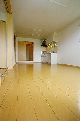 【居間・リビング】 | サンリットレジデンスＡ | 使いやすい居間です